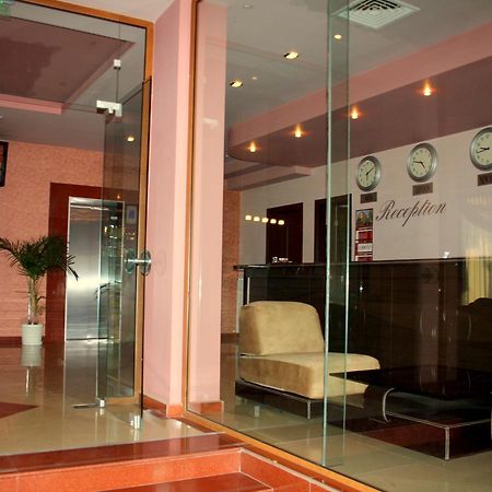 Hotel Elegant Karnobat ภายนอก รูปภาพ