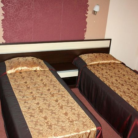 Hotel Elegant Karnobat ภายนอก รูปภาพ