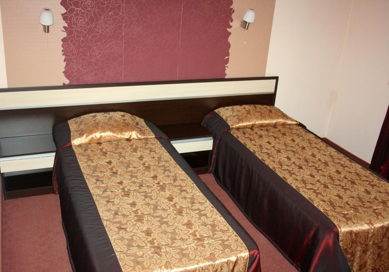 Hotel Elegant Karnobat ภายนอก รูปภาพ