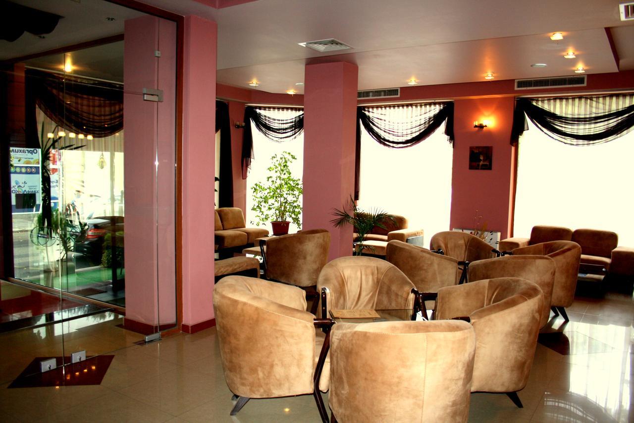 Hotel Elegant Karnobat ภายนอก รูปภาพ