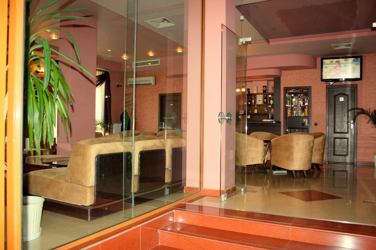 Hotel Elegant Karnobat ภายนอก รูปภาพ