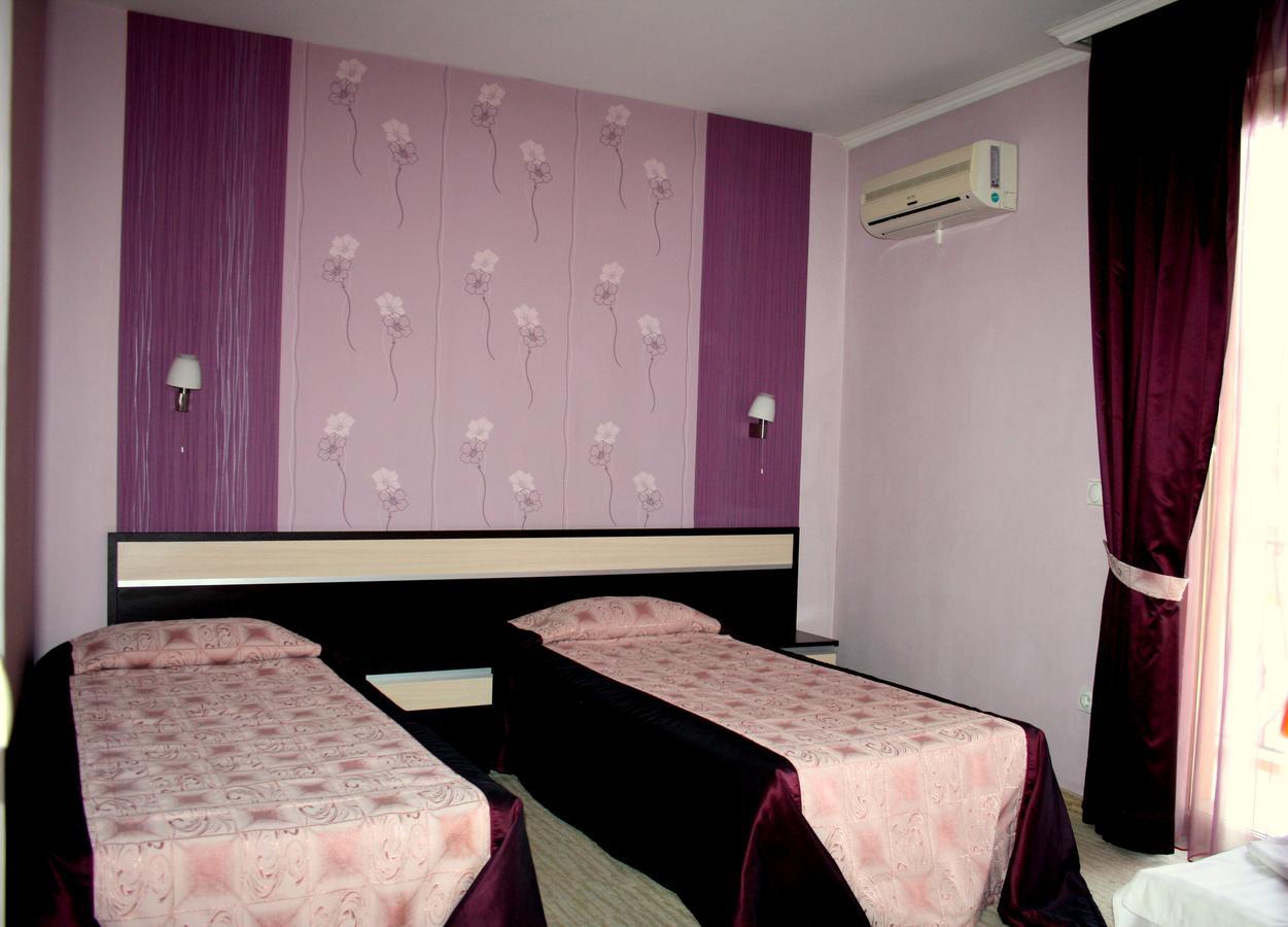 Hotel Elegant Karnobat ภายนอก รูปภาพ